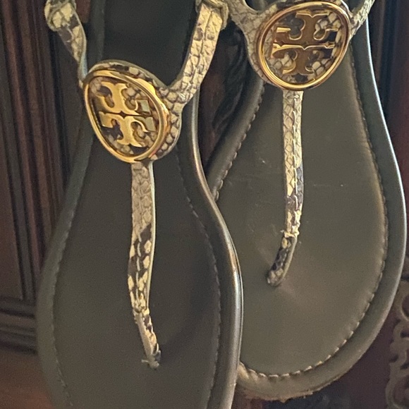 Tory Burch Dani Snakeskin T-strap Thongs Sandals - Picture 11 of 16